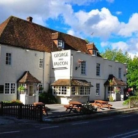 サウサンプトン George & Falcon Bed & Breakfast エクステリア 写真